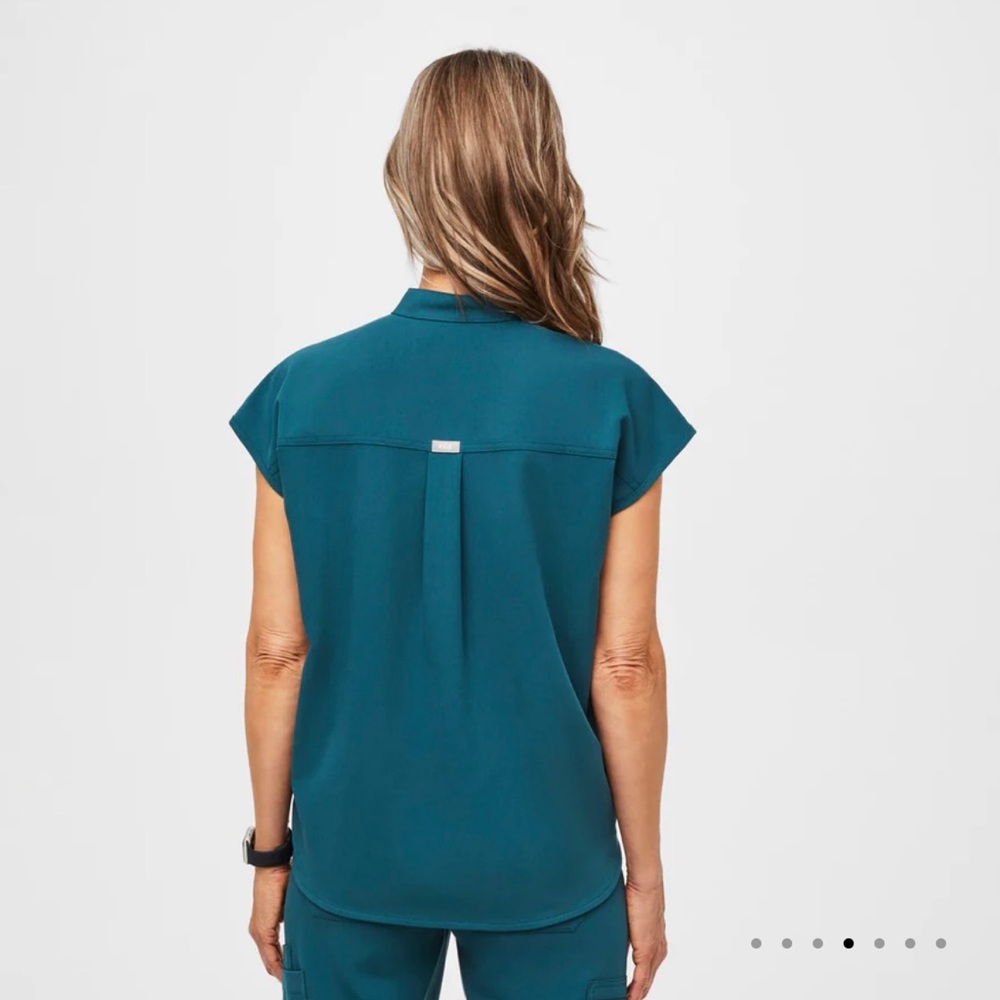 FIGS Rafaela Oversized Scrub Top Caribbean Blue XS
